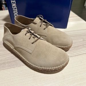 Birkenstock Gary suede shoes new in box.
